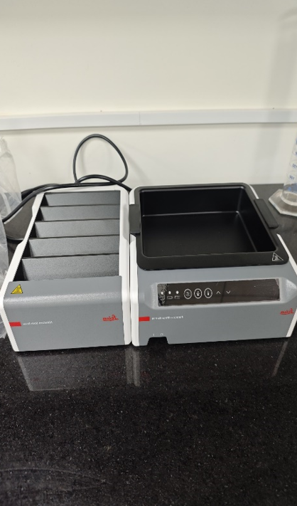 Leica Microtome with Water bath and Dryer
